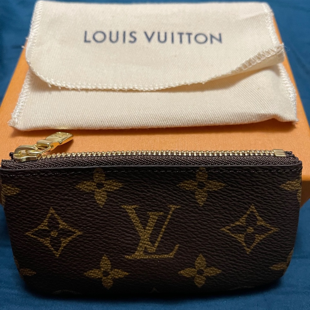 New LV key pouch
